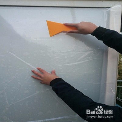 玻璃窗膜怎么贴才不起泡？手把手教你正确贴膜技巧